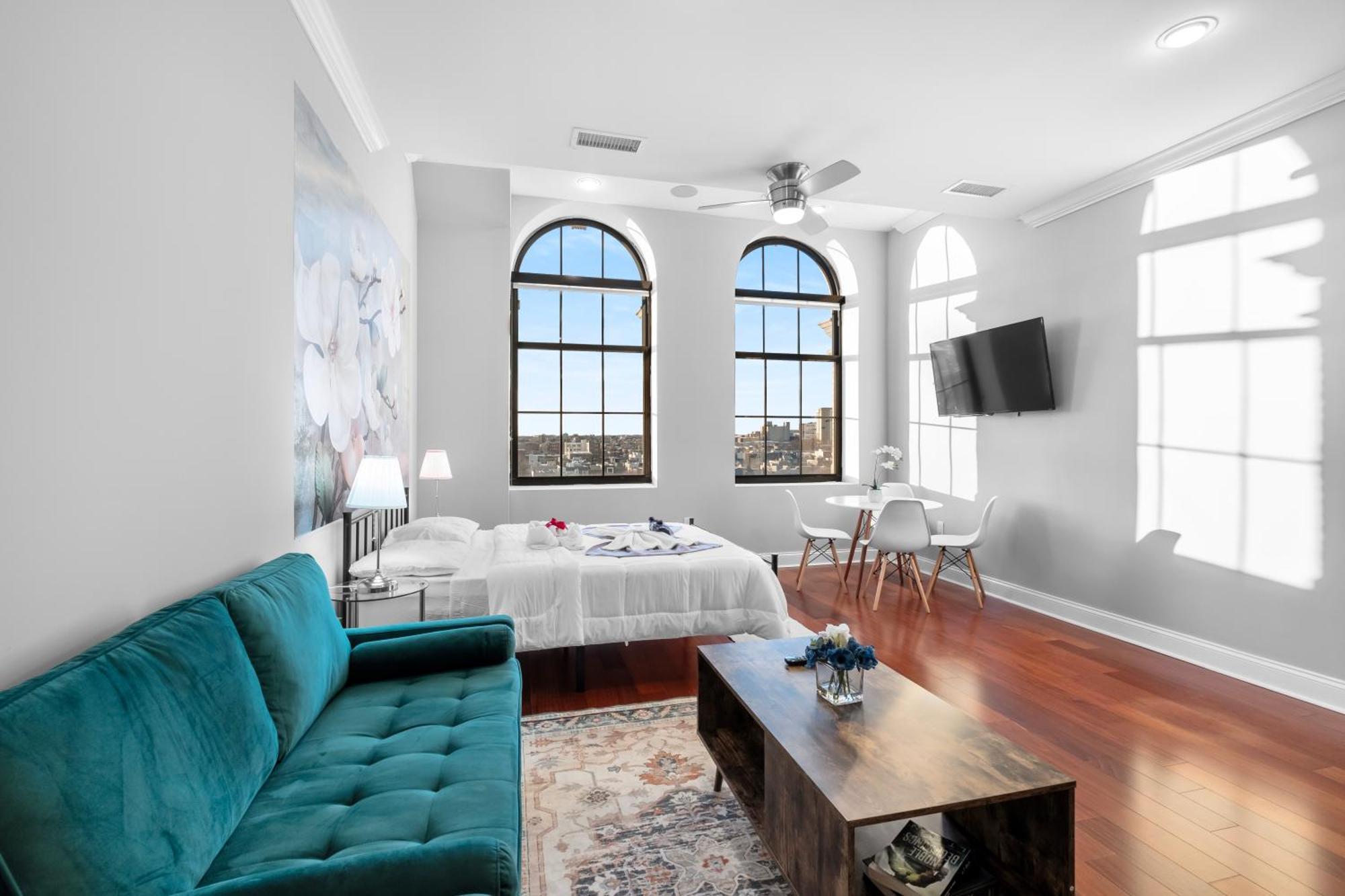Apartment Metro Chic